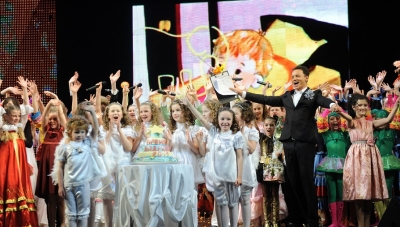 Олешко, Лиепа, Кабо и другие звезды выступят на "Андрюше-2016"