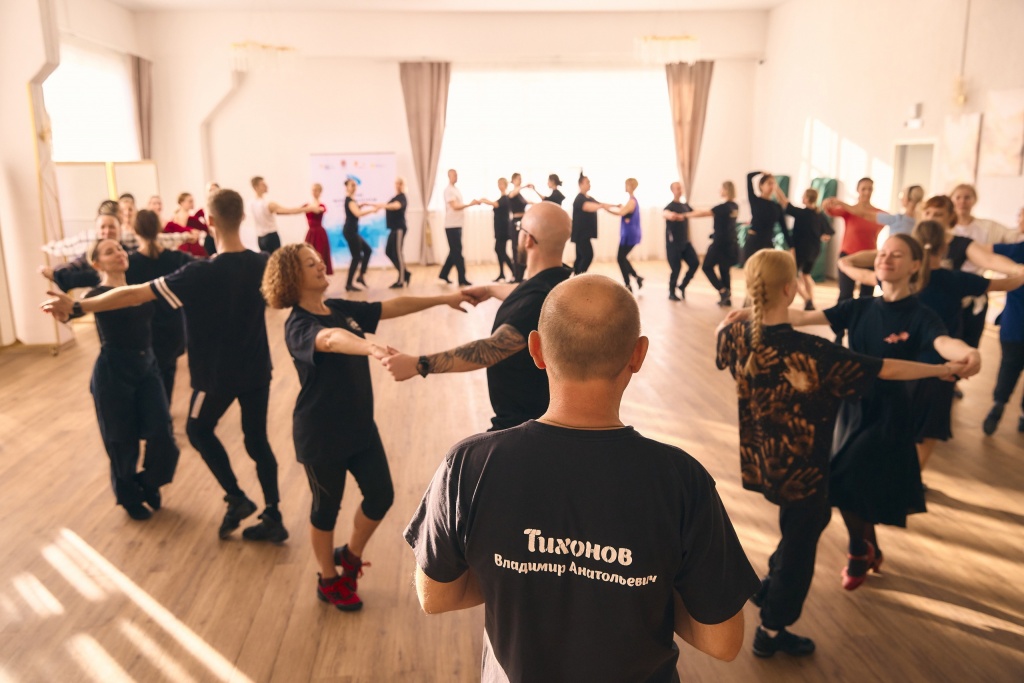 Мастер-класс по народному танцу Владимира Тихонова.jpg